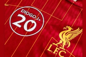 Kaiyun Sports-开云体育-去年圣诞说要送纸和笔！阿诺德社媒转发利物浦悼念若塔的球衣标志