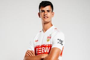 Kaiyun Sports-开云体育-身价80万欧！官方：皇马20岁中场切玛加盟斯图加特 转会费300万欧