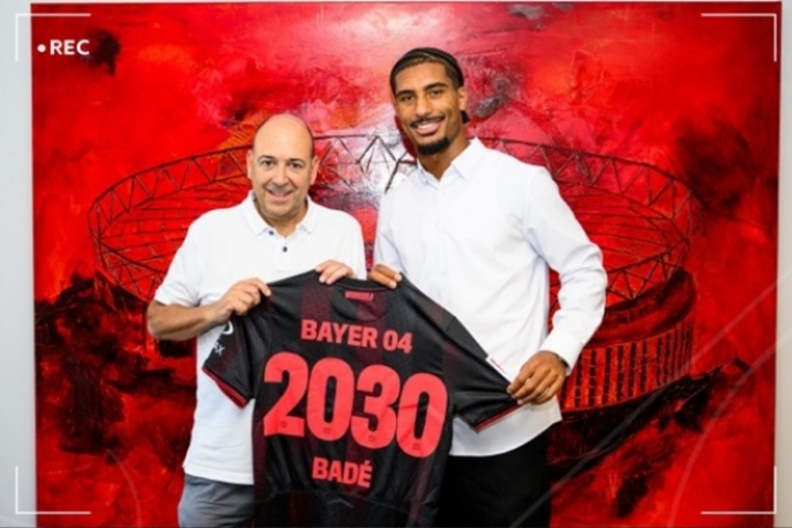 开云体育官方网-滕帅引援+1！官方：勒沃库森签塞维利亚中卫巴代，转会费3300万欧