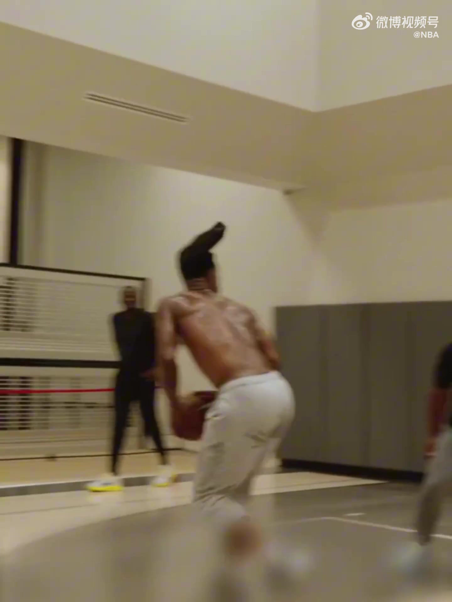 开云体育网页版入口-默契十足！掩护切入&amp;交叉跑位&amp;急停中距离 追梦与JB休赛期特训